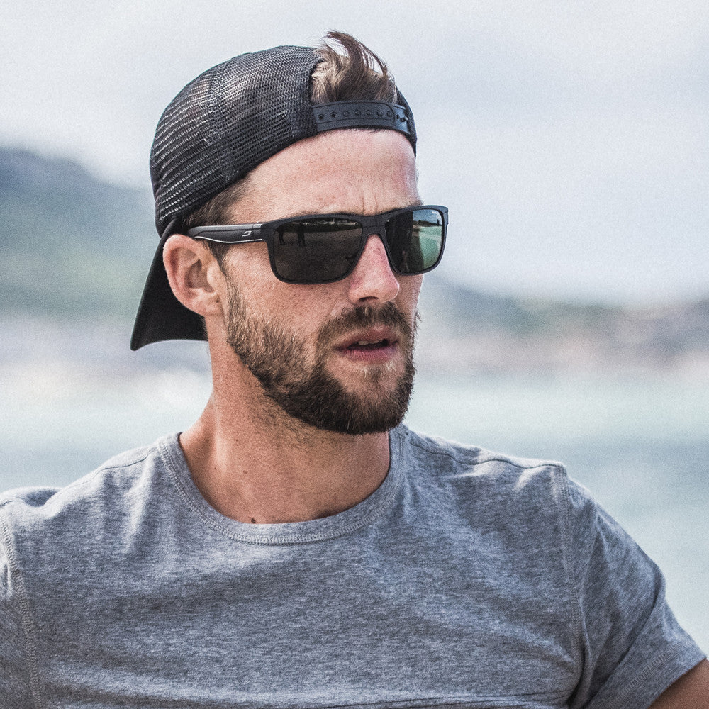 Julbo Renegade Sportbrille – Schwarz – Spectron 3 Polarized – Seitenansicht