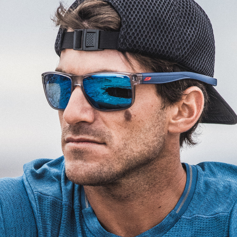 Julbo Renegade Sportbrille – Grau / Blau – Spectron 3 Polarized – Detailansicht