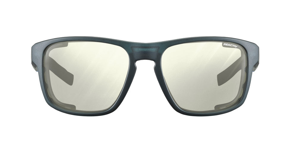 Julbo Shield M Sportbrille – Schwarz / Blau / Weiß – REACTIV 0-4 High Contrast – Detailansicht