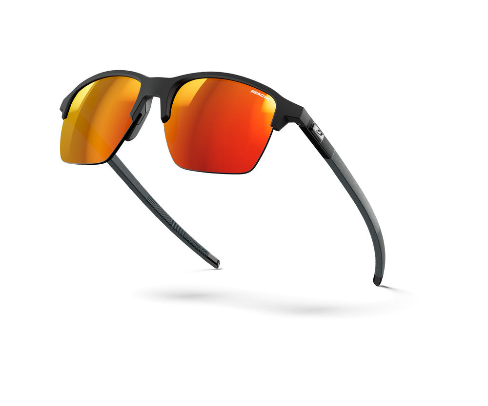 Julbo Crossline Sportbrille – Schwarz / Schwarz Glänzend – REACTIV 1-3 Light Amplifier – Seitenansicht