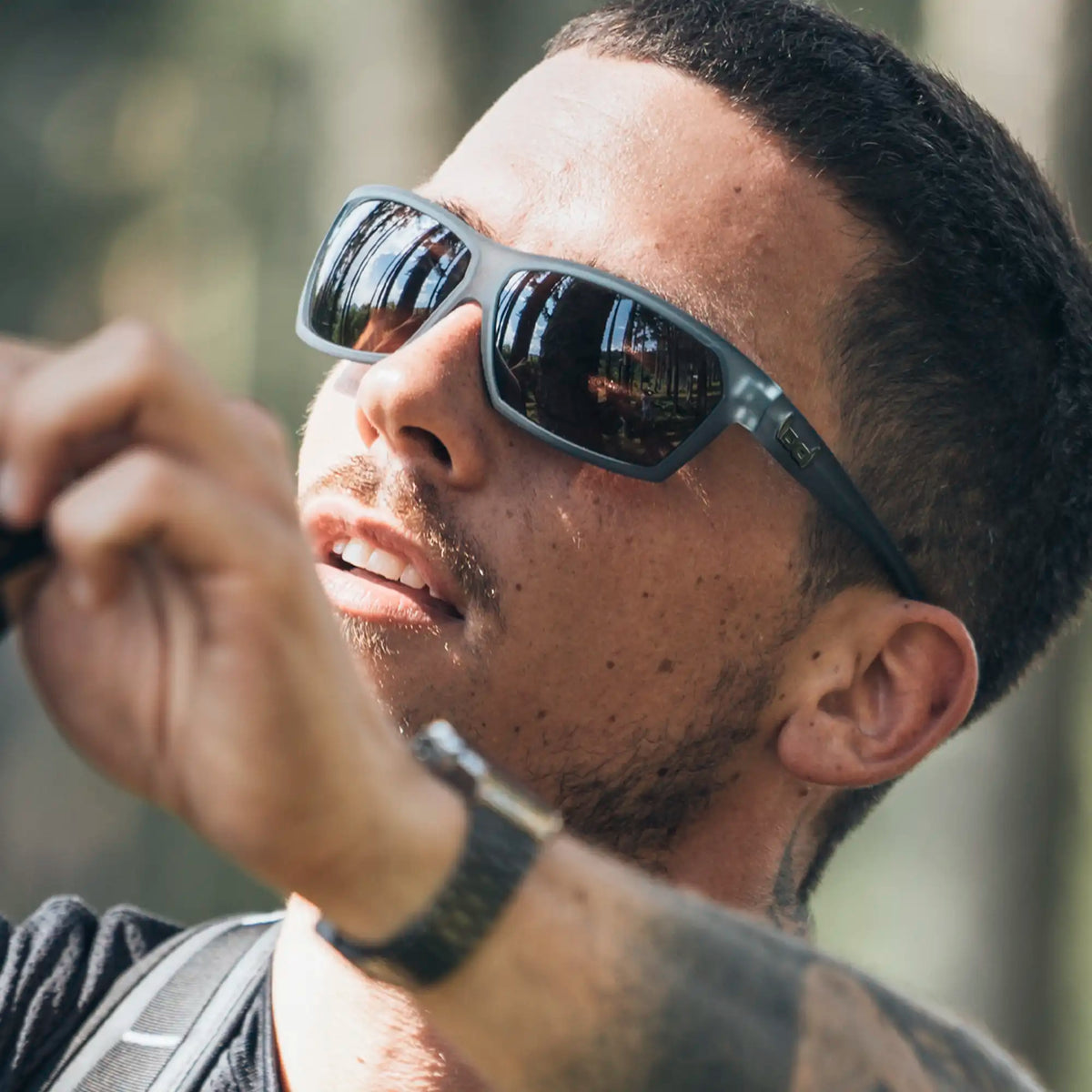 gloryfy G26 dark grey Sportbrille – Tragebild Damen
