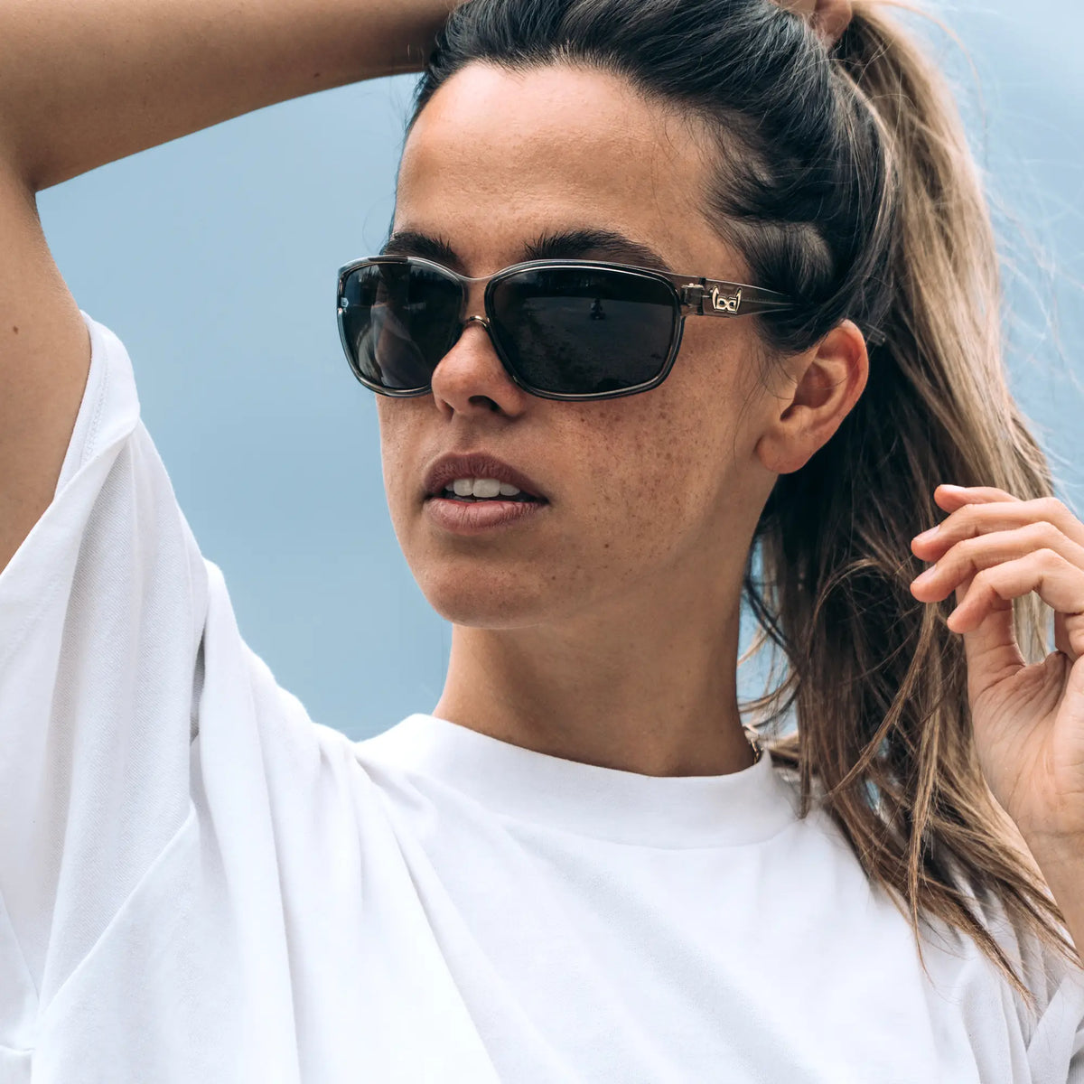 gloryfy G30 dark grey Sportbrille – Tragebild Damen