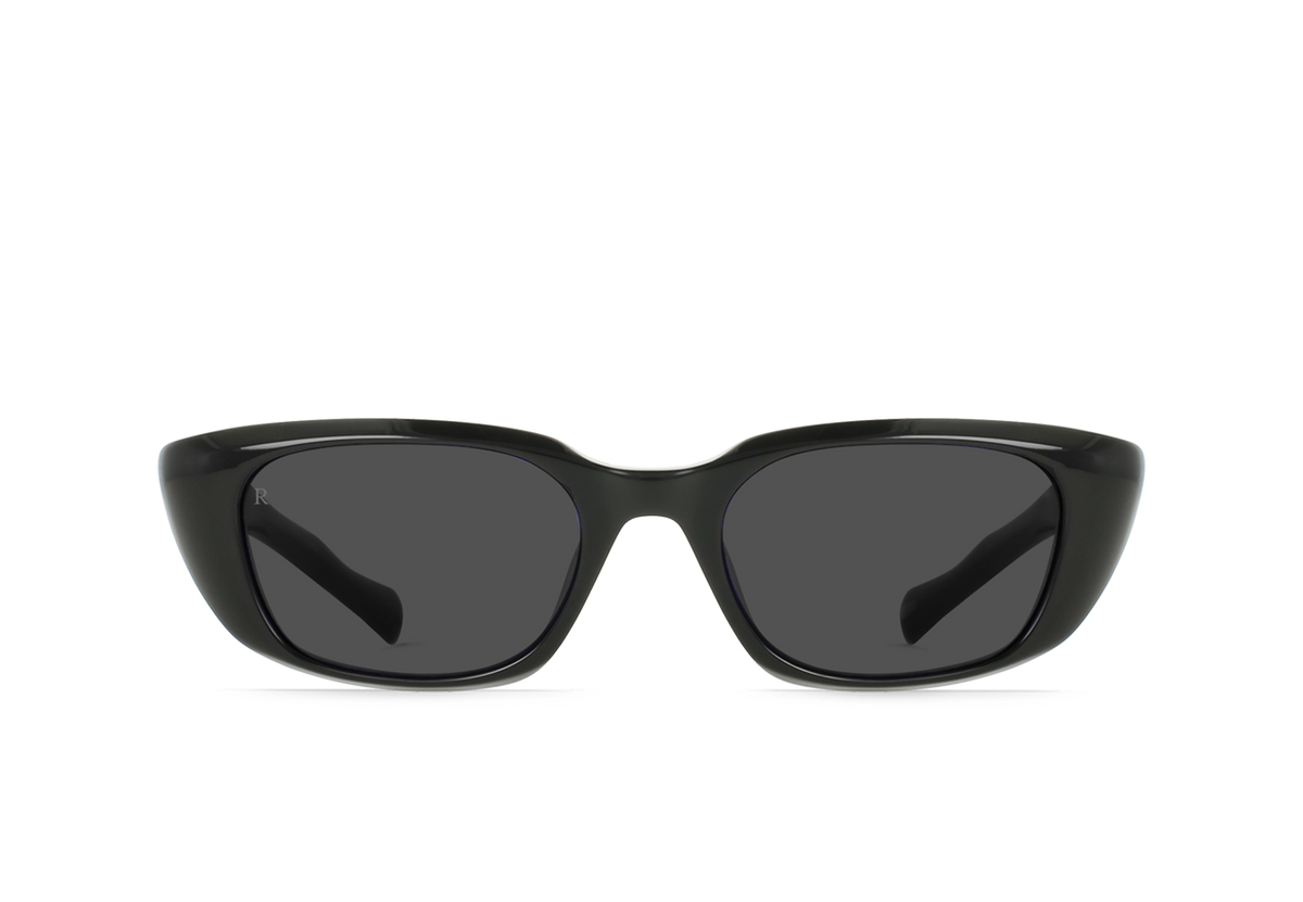 Raen Iwa 52 Sonnenbrille – Recycled Black / Smoke Polarized – Ansicht 1