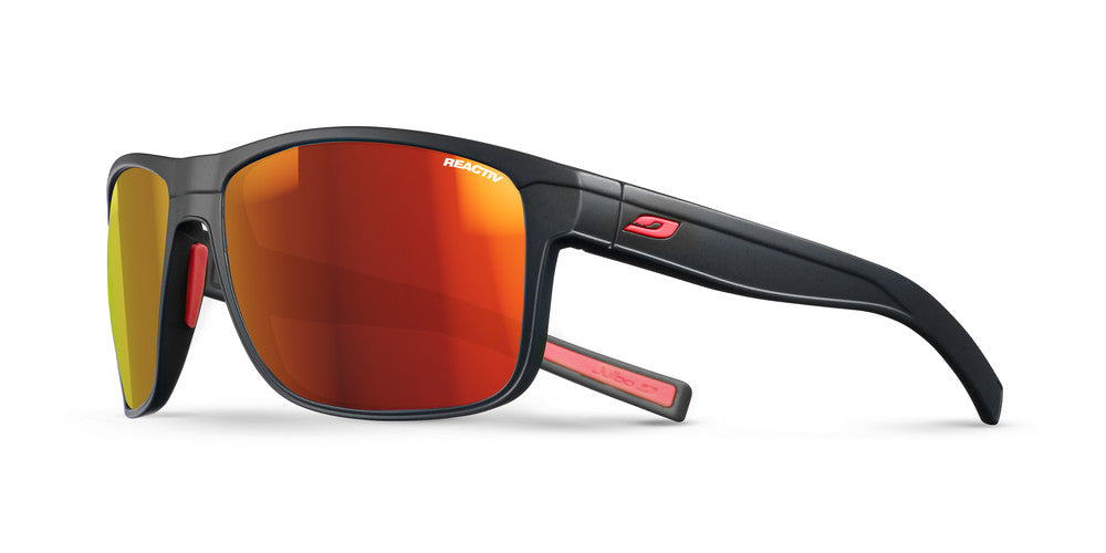 Julbo Renegade Sportbrille – Schwarz / Rot – REACTIV 1-3 Light Amplifier – Frontansicht