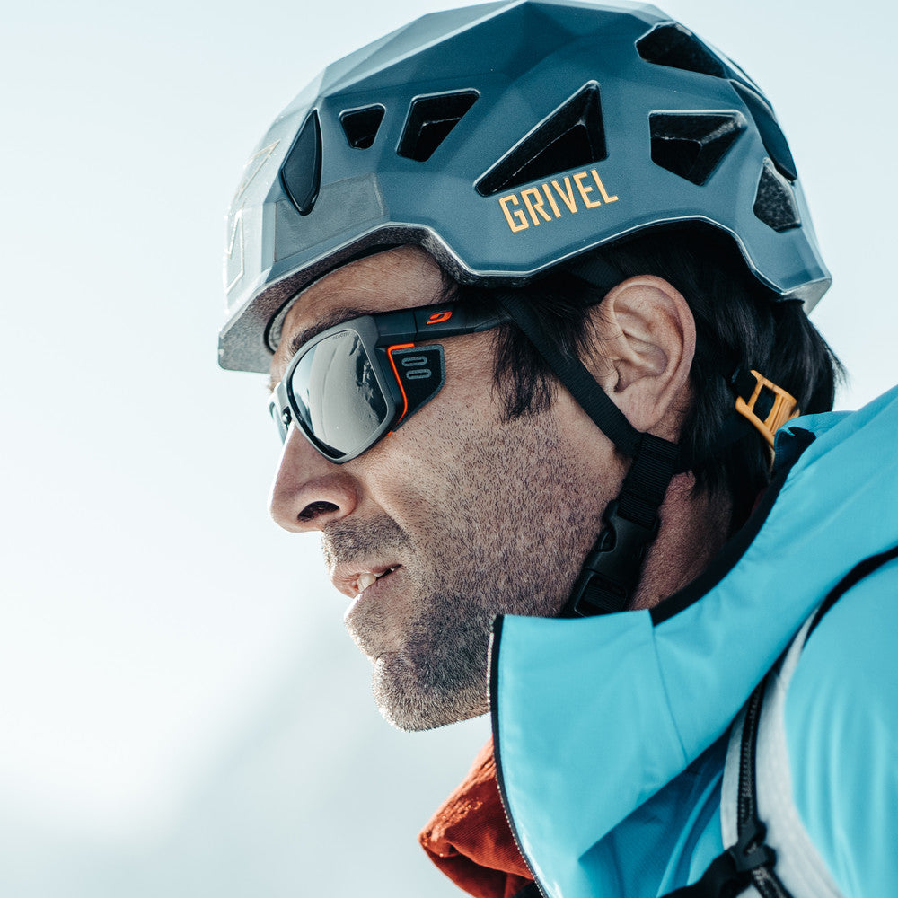 Julbo Shield Sportbrille – Schwarz / Orange – REACTIV 2-4 Polarized – Seitenansicht