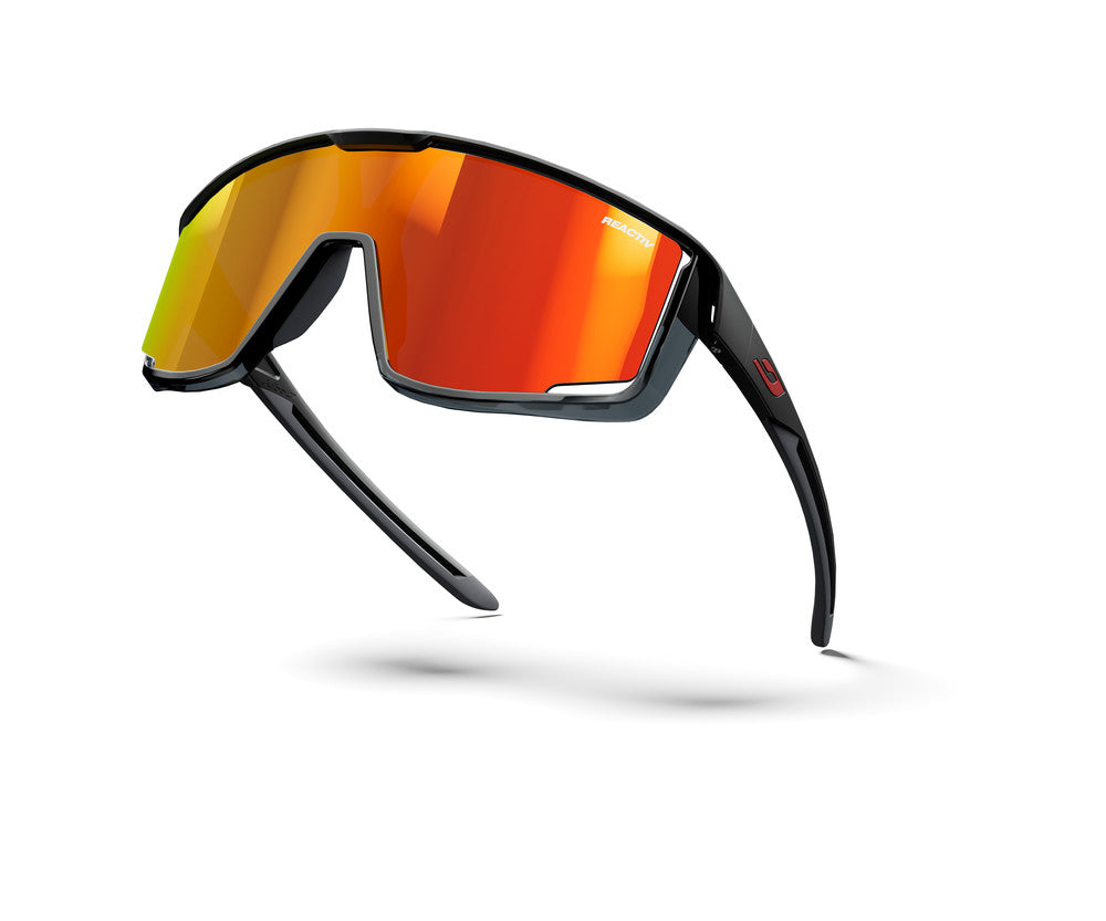 Julbo Fury Sportbrille – Schwarz / Schwarz – REACTIV 1-3 Light Amplifier – Seitenansicht
