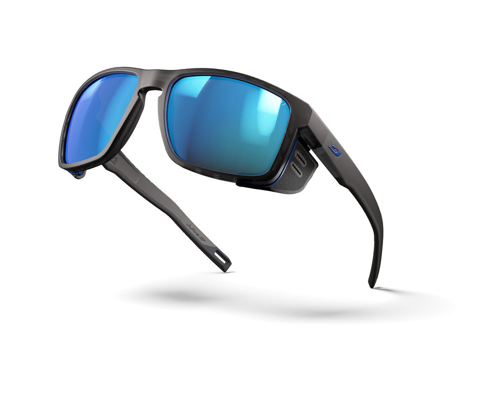 Julbo Shield M Sportbrille – Grau / Blau – Spectron 3 – Seitenansicht