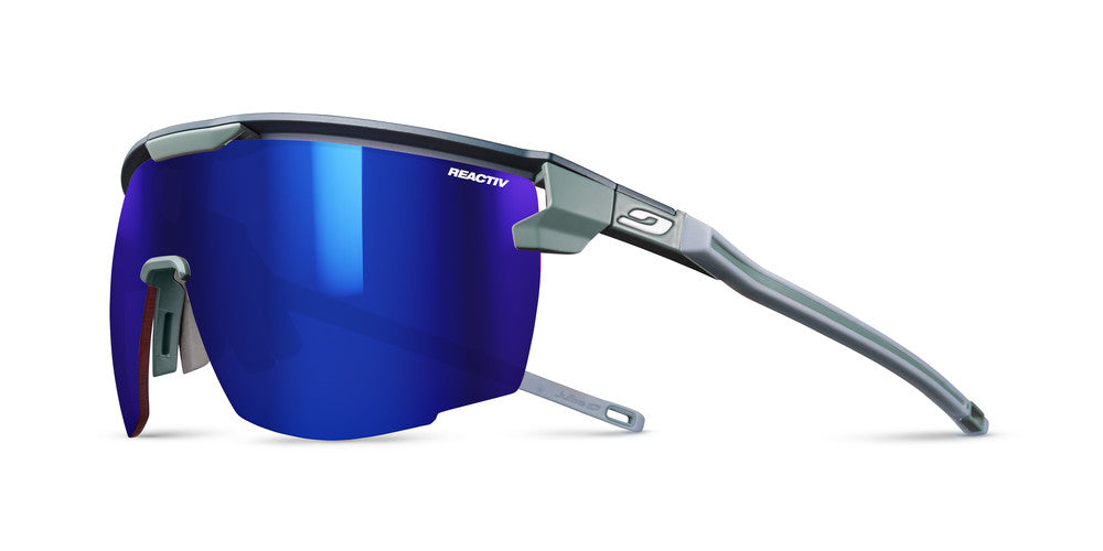 Julbo Ultimate Sportbrille – Blau / Grün – REACTIV 1-3 High Contrast – Frontansicht