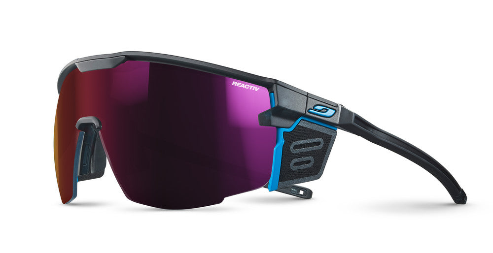 Julbo Ultimate Cover Sportbrille – Schwarz / Blau – REACTIV 0-4 High Contrast – Frontansicht