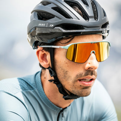 Julbo Density Sportbrille – Olivgrün / Grau – REACTIV 1-3 Light Amplifier – Seitenansicht