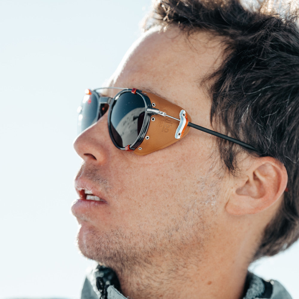Julbo Legacy Sonnenbrille – Schwarz / Rot / Braun – REACTIV 2-4 Polarized – Seitenansicht