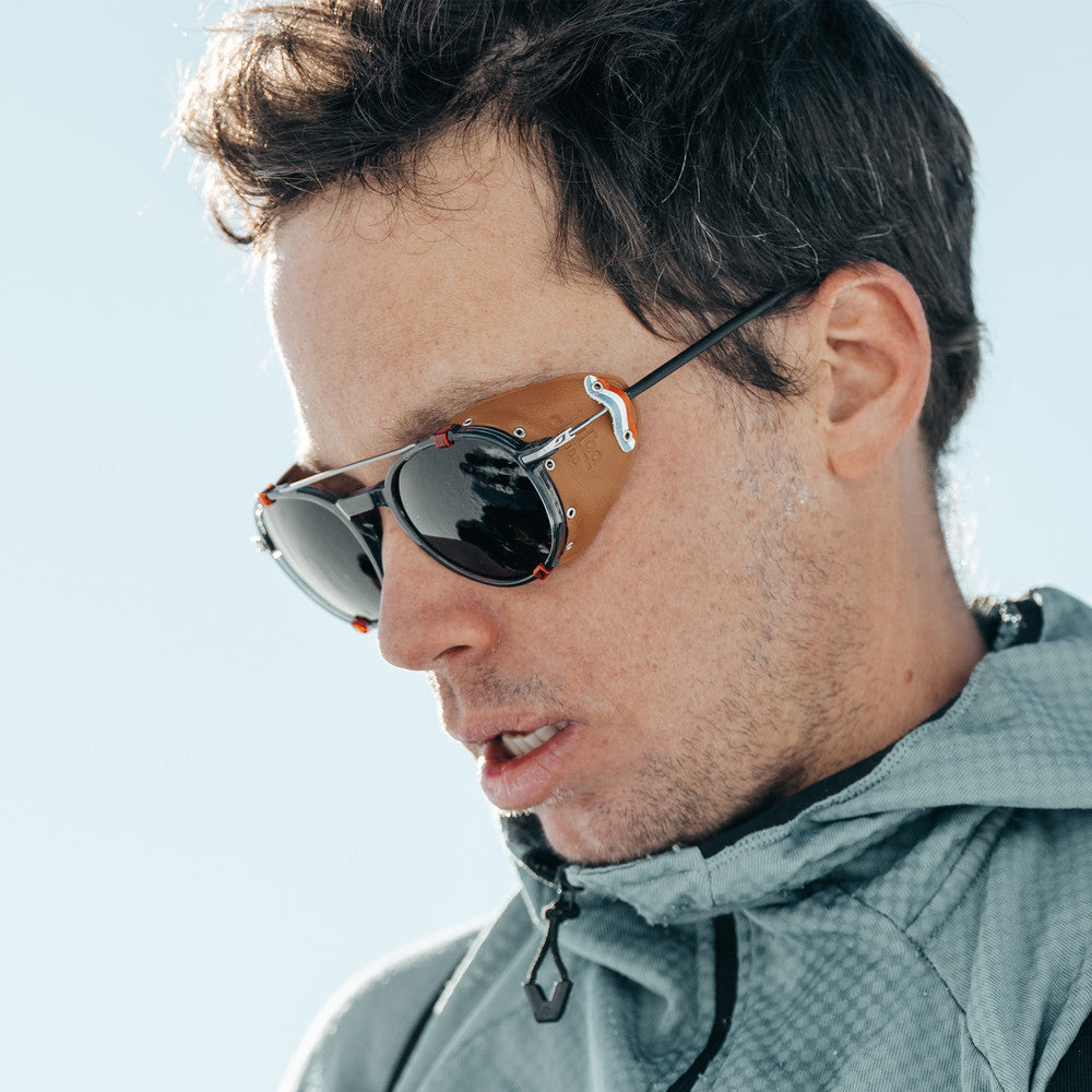 Julbo Legacy Sonnenbrille – Schwarz / Rot / Braun – REACTIV 2-4 Polarized – Detailansicht