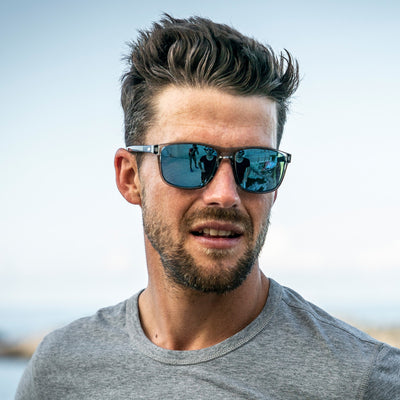 Julbo The Streets Sportbrille – Grau / Blau – Spectron HD 3 Polarized – Seitenansicht