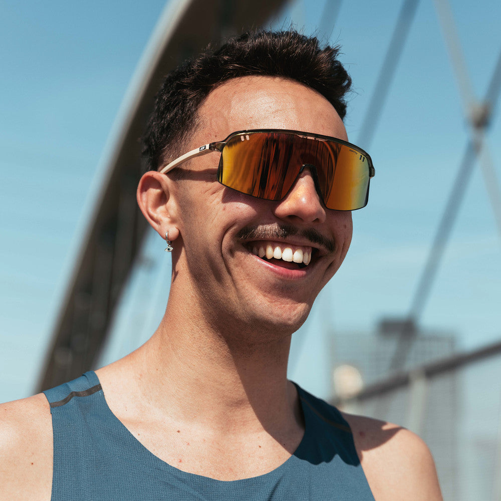 Julbo Intensity Sportbrille – Grün Army / Beige Matt – REACTIV 1-3 Light Amplifier – Seitenansicht