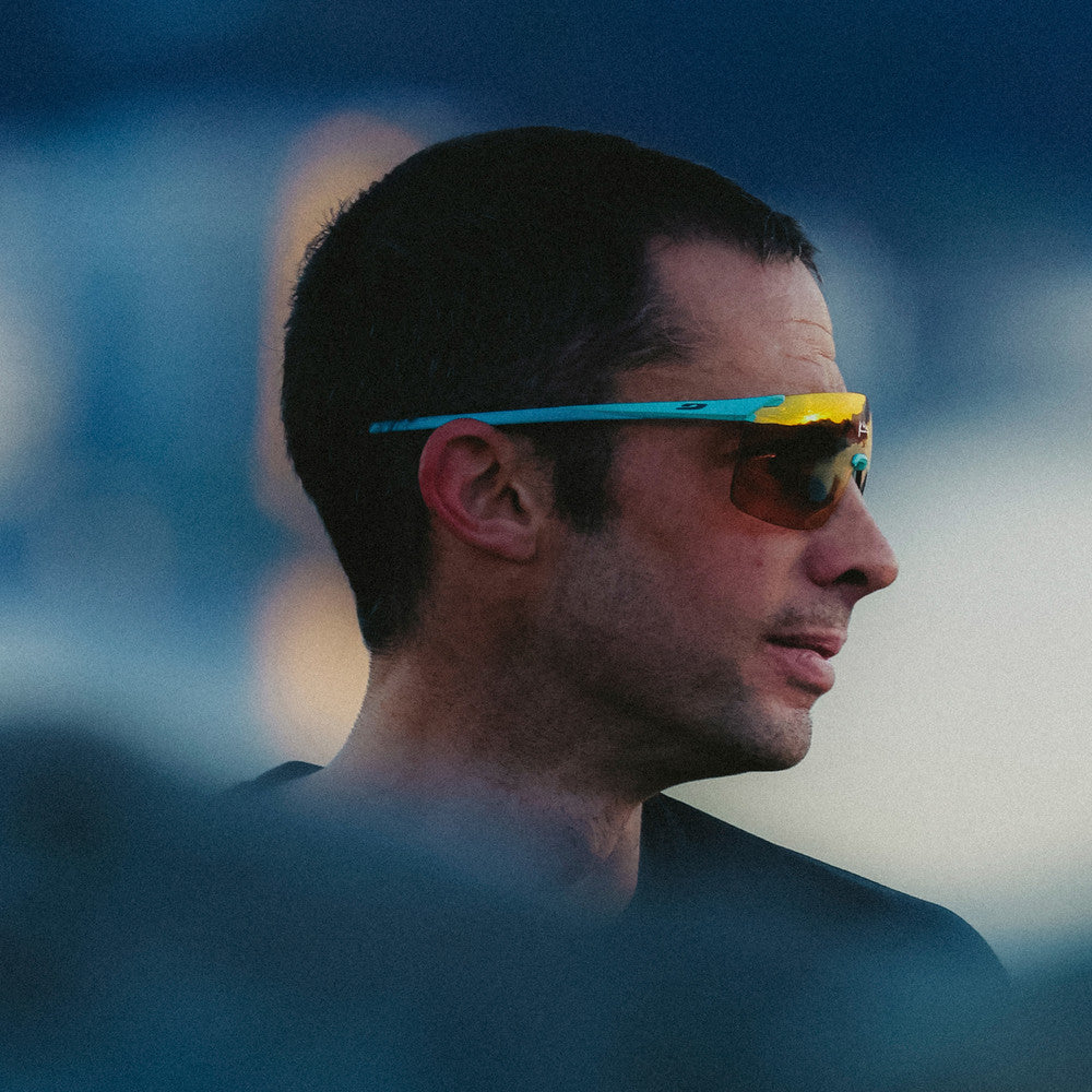 Julbo Faster L Kilian Jornet Sportbrille – Hellblau Glacier – REACTIV 0-3 High Contrast – Seitenansicht