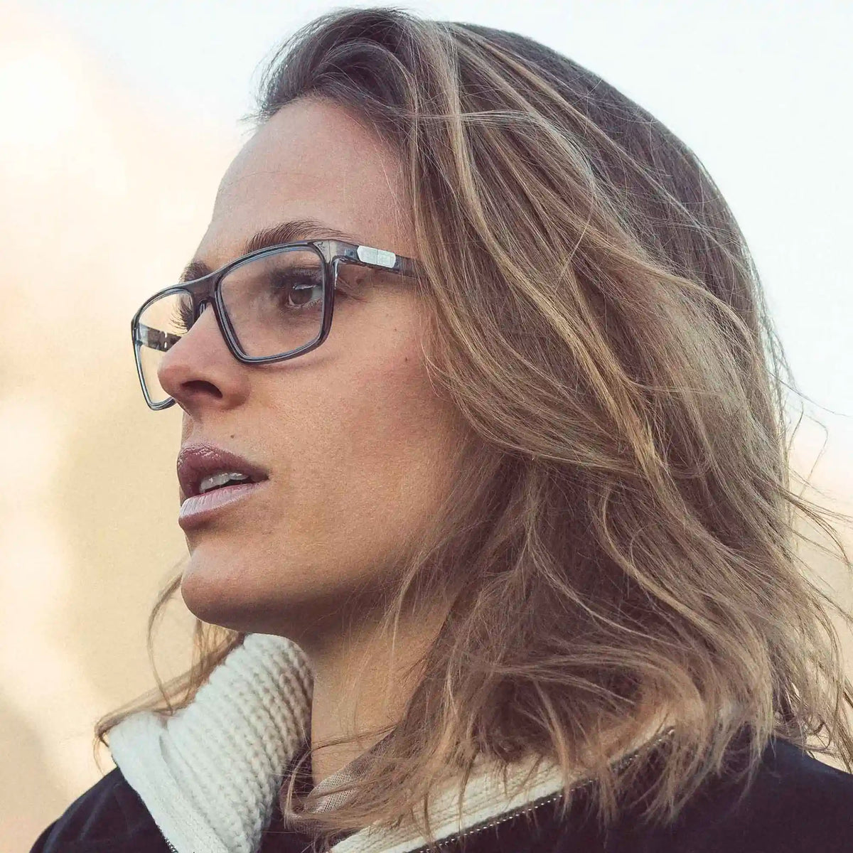 gloryfy GX Kapstadt grey Korrektionsbrille – Tragebild Damen
