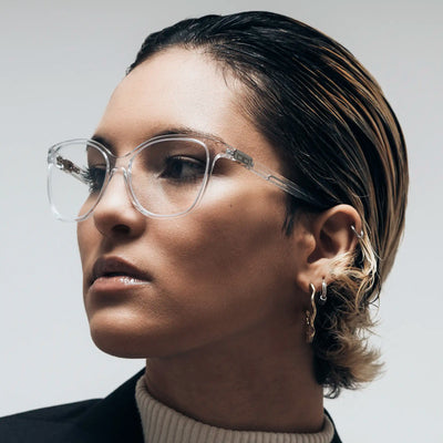 gloryfy GX Paris clear Korrektionsbrille – Tragebild Damen