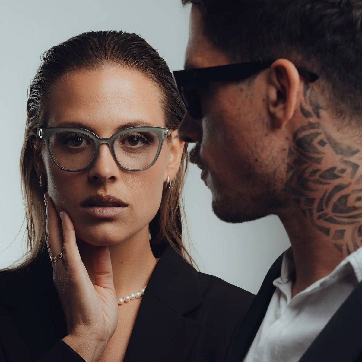 gloryfy GX Sevilla oyster Korrektionsbrille – Tragebild Damen