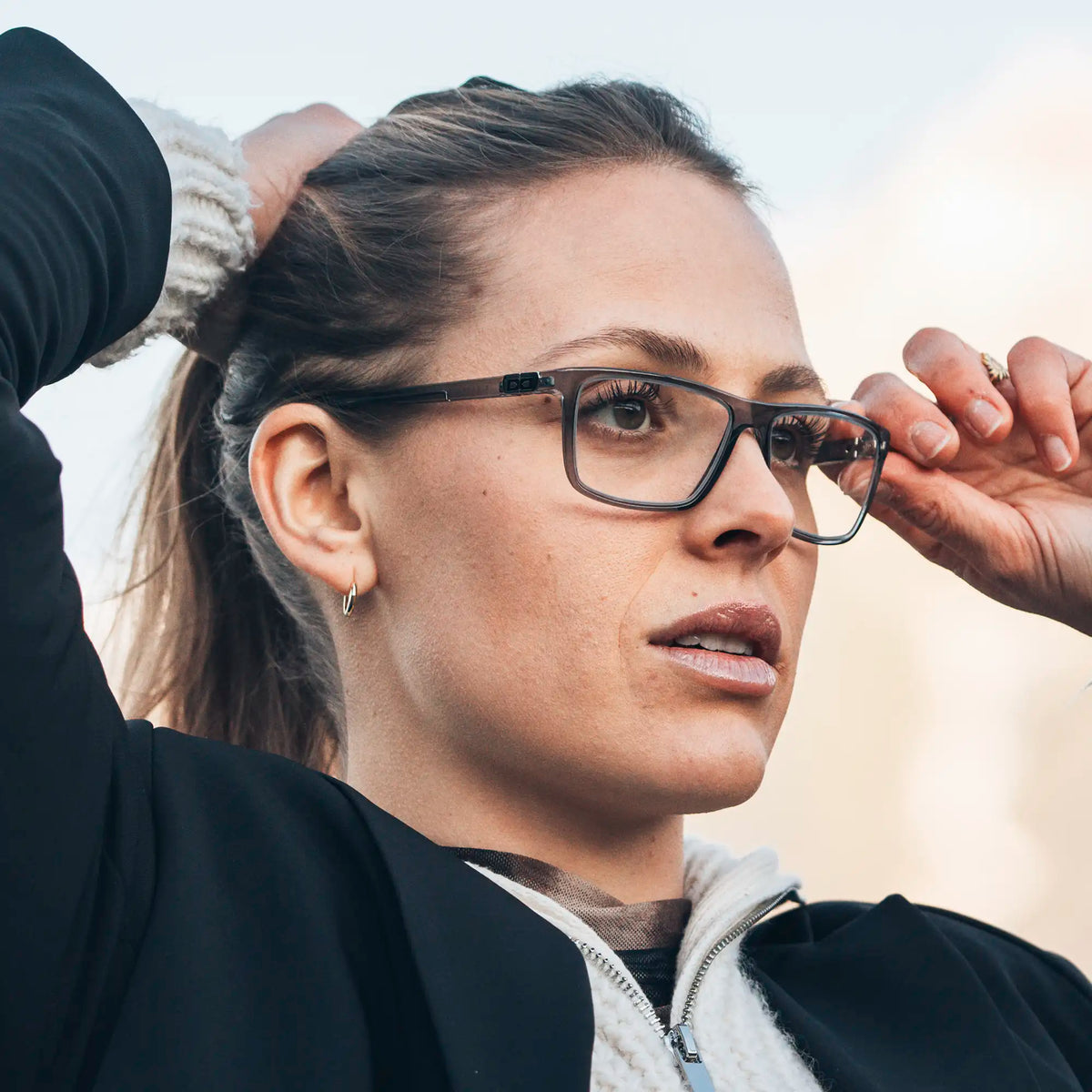 gloryfy GX Vancouver black matt Korrektionsbrille – Tragebild Damen